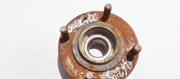 Rear wheel hub