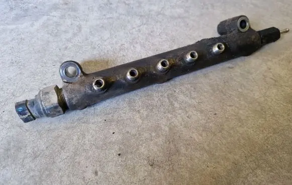 Toyota Hilux (AN10, AN20, AN30) Fuel main line pipe
