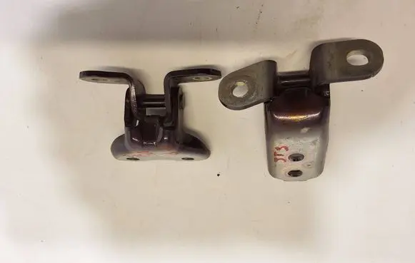 Toyota C-HR I Front door upper hinge 