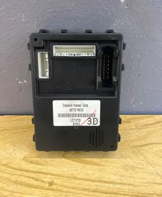 Suzuki Grand Vitara II SAM control unit 3677076K30