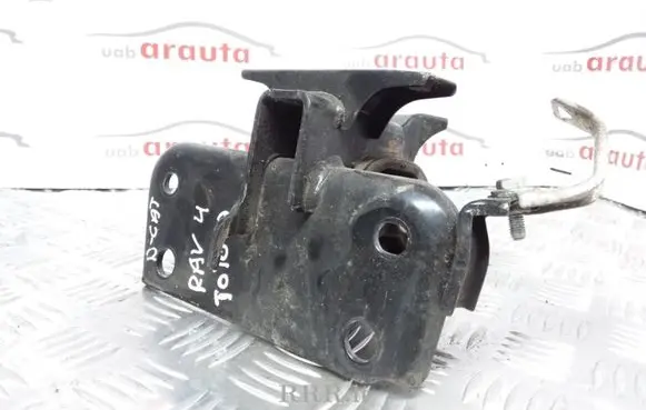 Toyota RAV 4 (XA30) Engine mount bracket