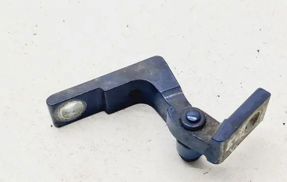 Volkswagen Touareg I Front door upper hinge 7L0831401A