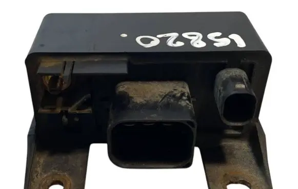 Mercedes-Benz E W211 Glow plug pre-heat relay A6489000100