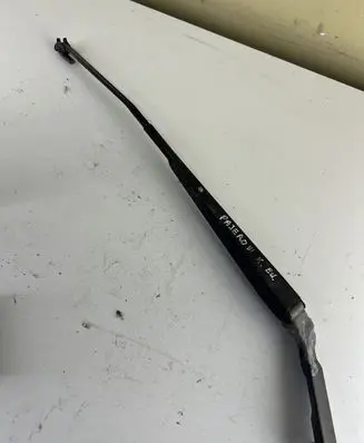 Mitsubishi Pajero Front wiper blade arm
