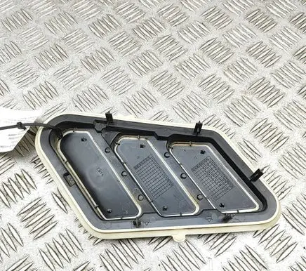Citroen Berlingo Quarter panel pressure vent 9818354180