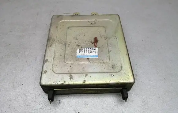 Mitsubishi Carisma Engine control unit/module MD322386 E2T63276