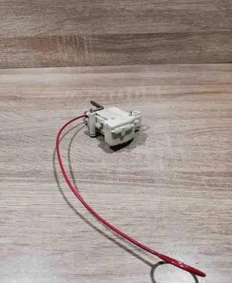 Audi A4 S4 B5 8D Fuel tank cap lock 2S8489862153