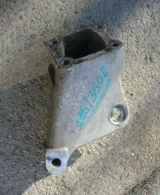 Mercedes-Benz 280 450 W116 Engine mounting bracket 1162232804