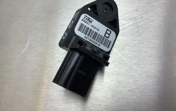 Toyota Corolla Verso AR10 Airbag deployment crash/impact sensor 8983105010 241503591D
