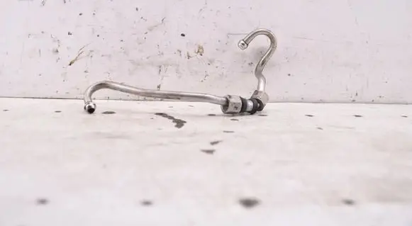 Audi Q5 SQ5 8R Fuel line pipe 06J127501M