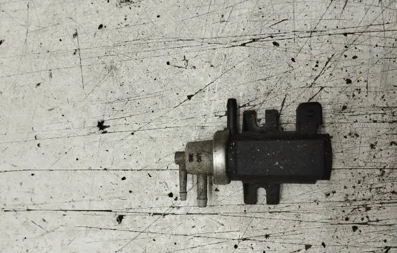 Volkswagen Golf IV Turbo solenoid valve 72190375