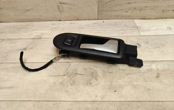 Volkswagen PASSAT B5.5 Front door interior handle 3B1837114