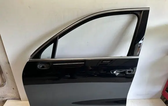 Volkswagen Touareg II Front door 7P0831311B