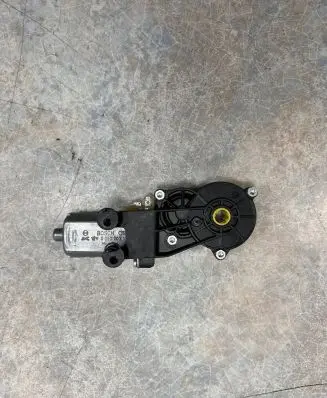 Mercedes-Benz E W212 Seat adjustment motor 0390203323