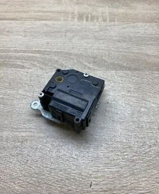 Toyota RAV 4 (XA30) Air flap motor/actuator 0638001100