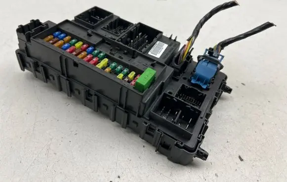 Ford Mondeo MK V Fuse module A2C7438291050 FU5T15604 83824