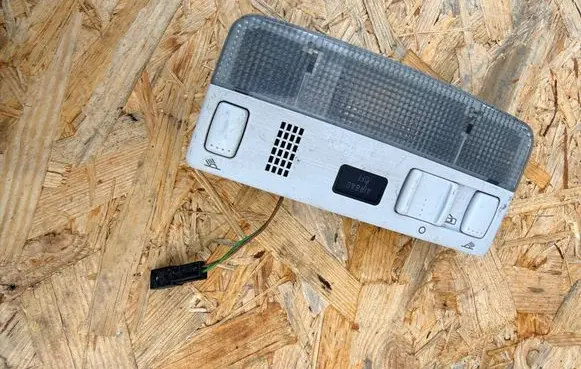 Volkswagen PASSAT B5.5 Front seat light 1U0947105B