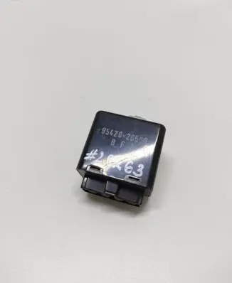 Hyundai Santa Fe Window wiper relay 954202B500