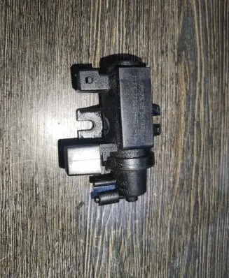 BMW 5 E60 E61 Turbo solenoid valve 7796634