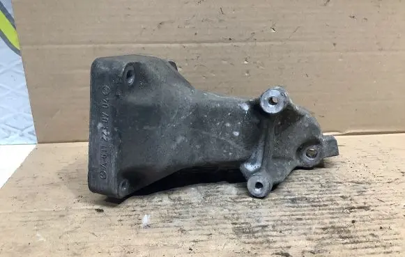 Mercedes-Benz C W203 Engine mounting bracket A6112230704