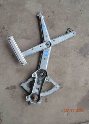 Mercedes-Benz 190 W201 Front window lifting mechanism without motor 