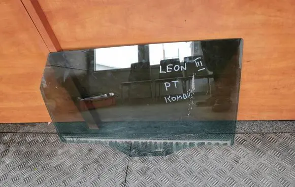 Seat Leon (5F) Sliding door window/glass 43R004524