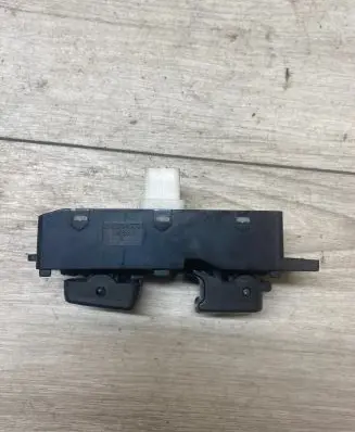 Hyundai Sonata Electric window control switch 202004583