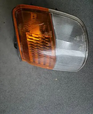Mitsubishi Pajero Front indicator light 21037746