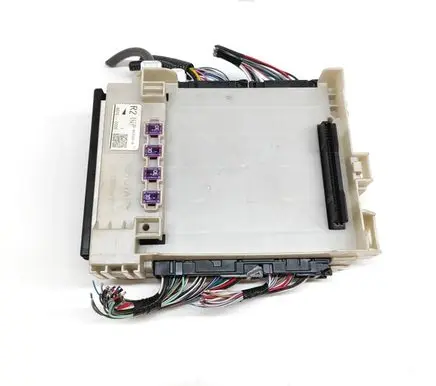 Toyota RAV 4 (XA50) Fuse module 8273042890A