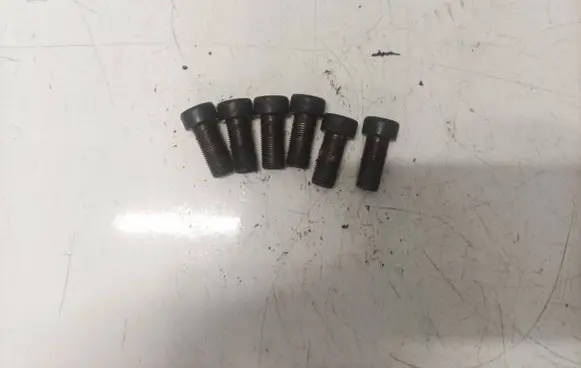 Nissan X-Trail T31 Nuts/bolts 
