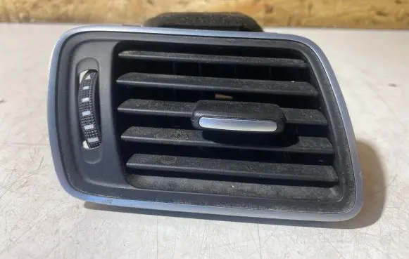 Volkswagen PASSAT B7 Dash center air vent grill 3AC819702A 30102012