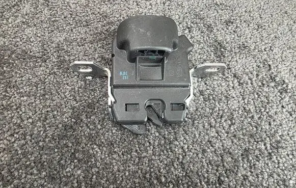 Mercedes-Benz C W205 Seat back rest lock catch 
