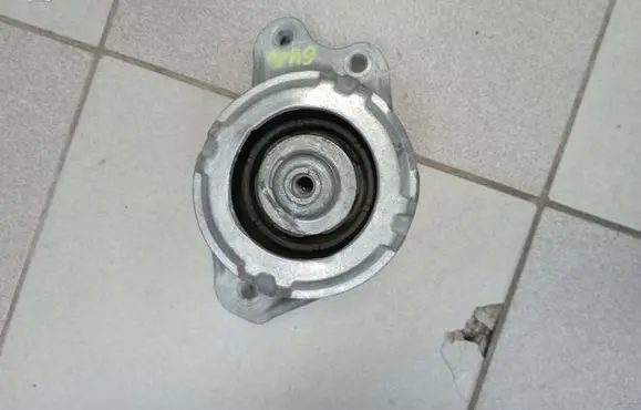 Mercedes-Benz GLC C253 Engine mount bracket A2532403400