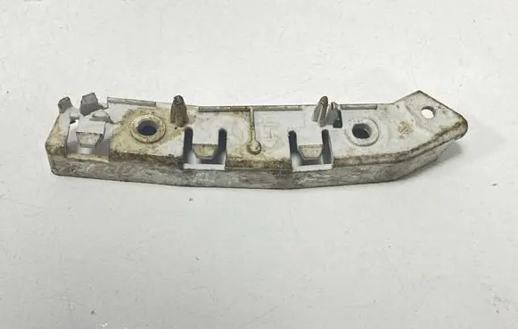 Ford Focus Front bumper mounting bracket BM5117D959
