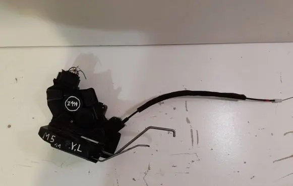 Mazda 5 Front door lock B93I395L1