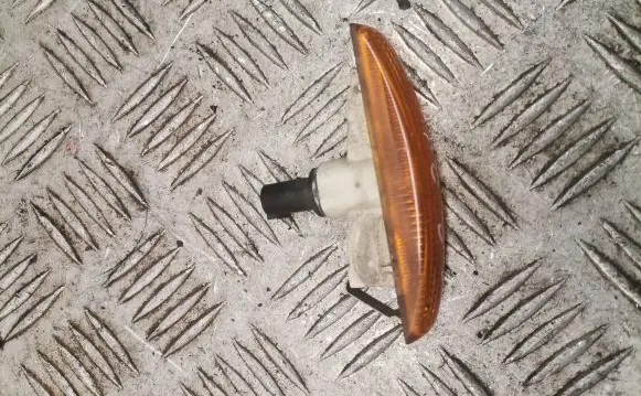 Land Rover Freelander 2 - LR2 Front fender indicator light
