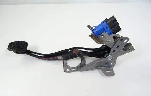 Mazda 3 III Brake pedal