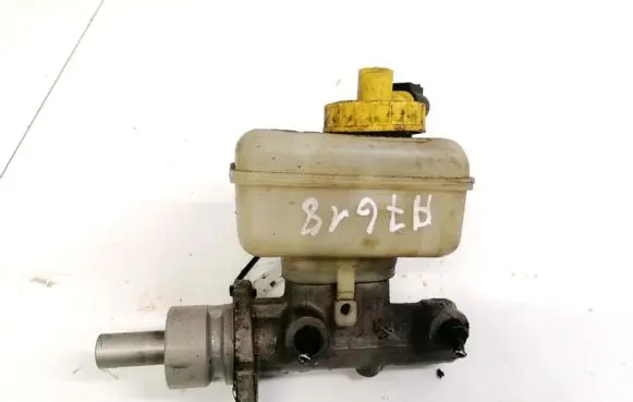 Volkswagen Golf IV Master brake cylinder