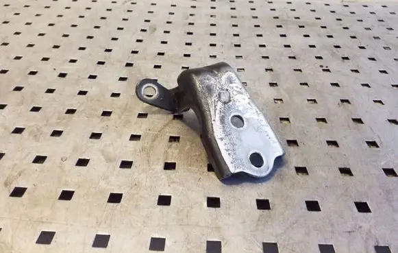 Chevrolet Captiva Front door upper hinge