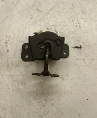 Hyundai Tucson JM Tailgate window lock/catch/latch 
