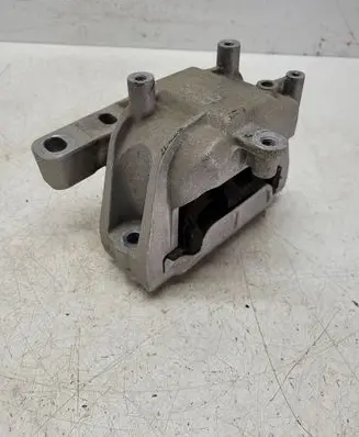 Volkswagen PASSAT B6 Engine mount bracket 1K0199262