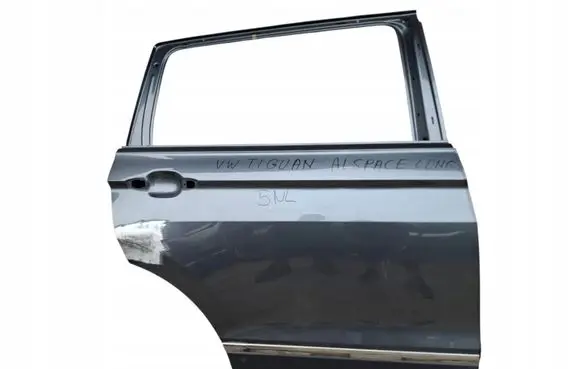 Volkswagen Tiguan Rear door