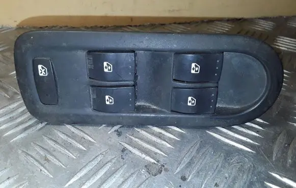 Renault Megane II Electric window control switch 156018070