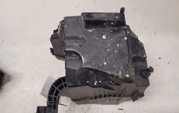 Volvo V40 Air filter box AV619600BF 70526888