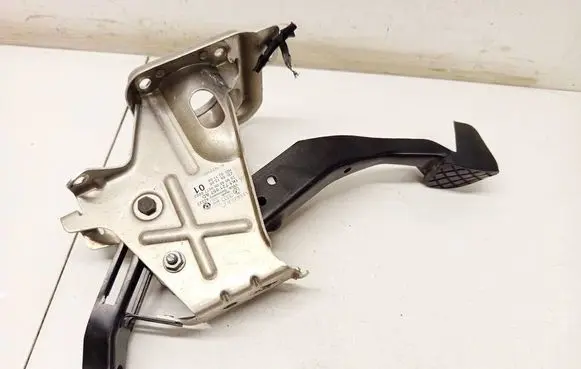 Volkswagen PASSAT B6 Clutch pedal 1K1721057AD