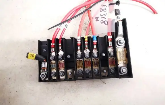 Volkswagen Transporter - Caravelle T5 Fuse box set un958644