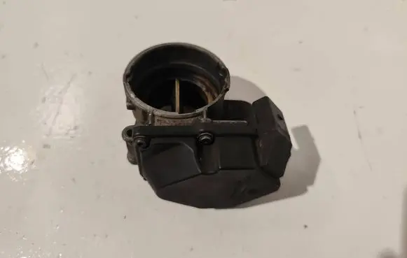 Volkswagen PASSAT B6 Throttle valve 03G128063A 0801070437