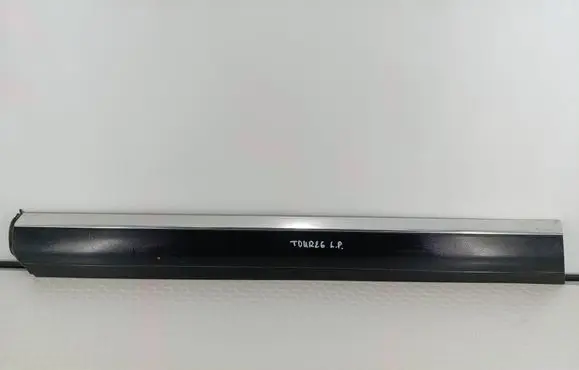 Volkswagen Touareg I Front door trim (molding) 7L9837787B