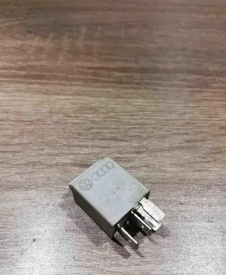 Volkswagen PASSAT B6 Other relay 1K0951253 0332011100