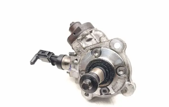 BMW 5 E60 E61 Fuel injection high pressure pump 7797874 0445010506